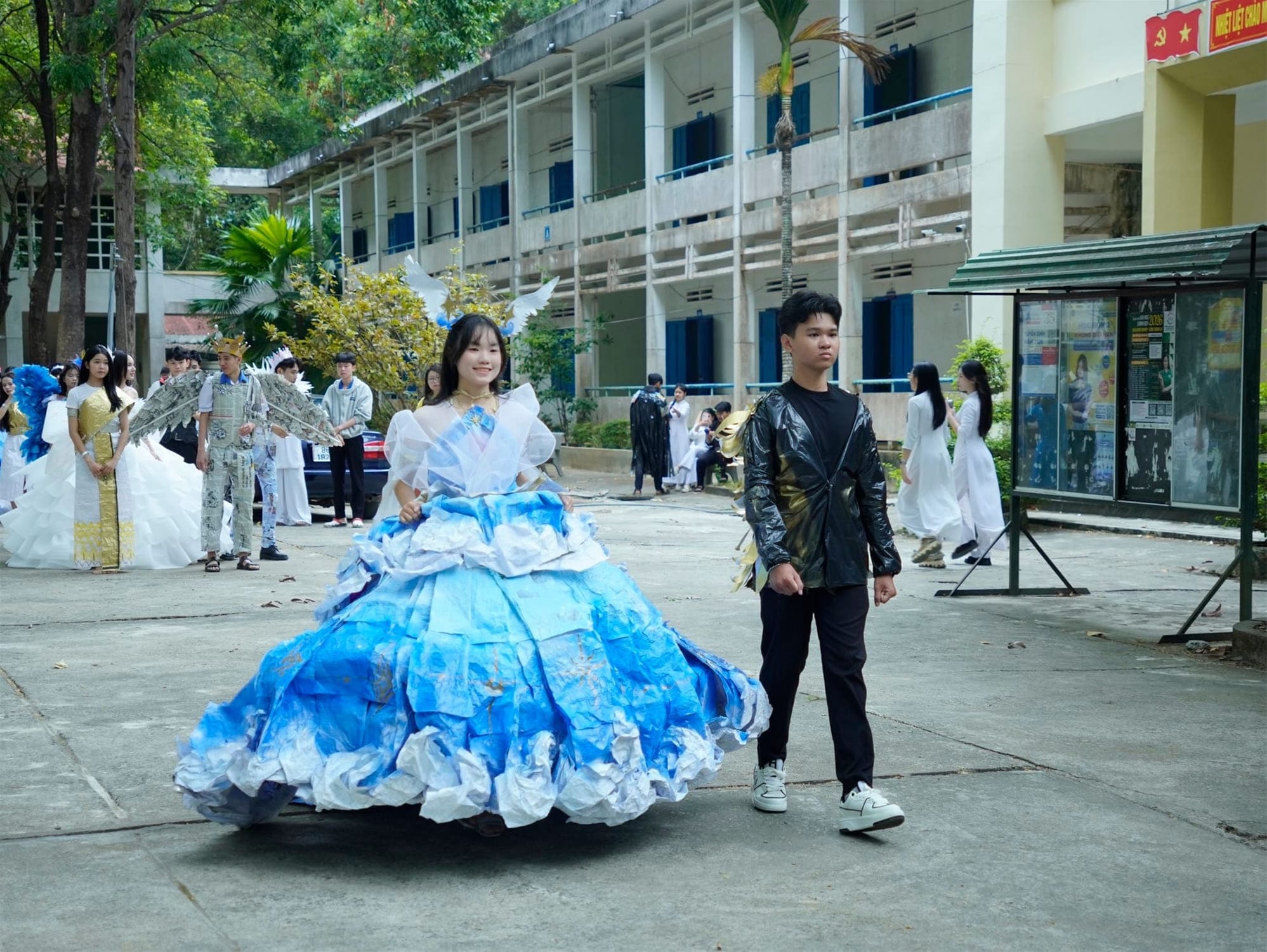 HOẠT ĐỘNG TRẢI NGHIỆM HƯỚNG NGHIỆP